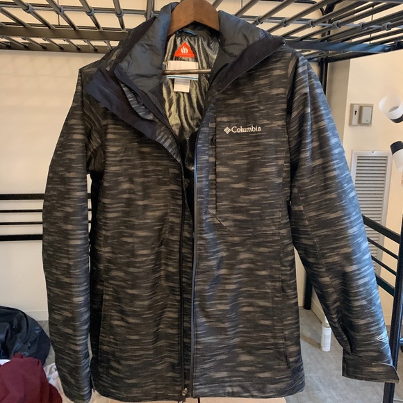 Columbia rainy mountain jackets - Picture 1 of 3